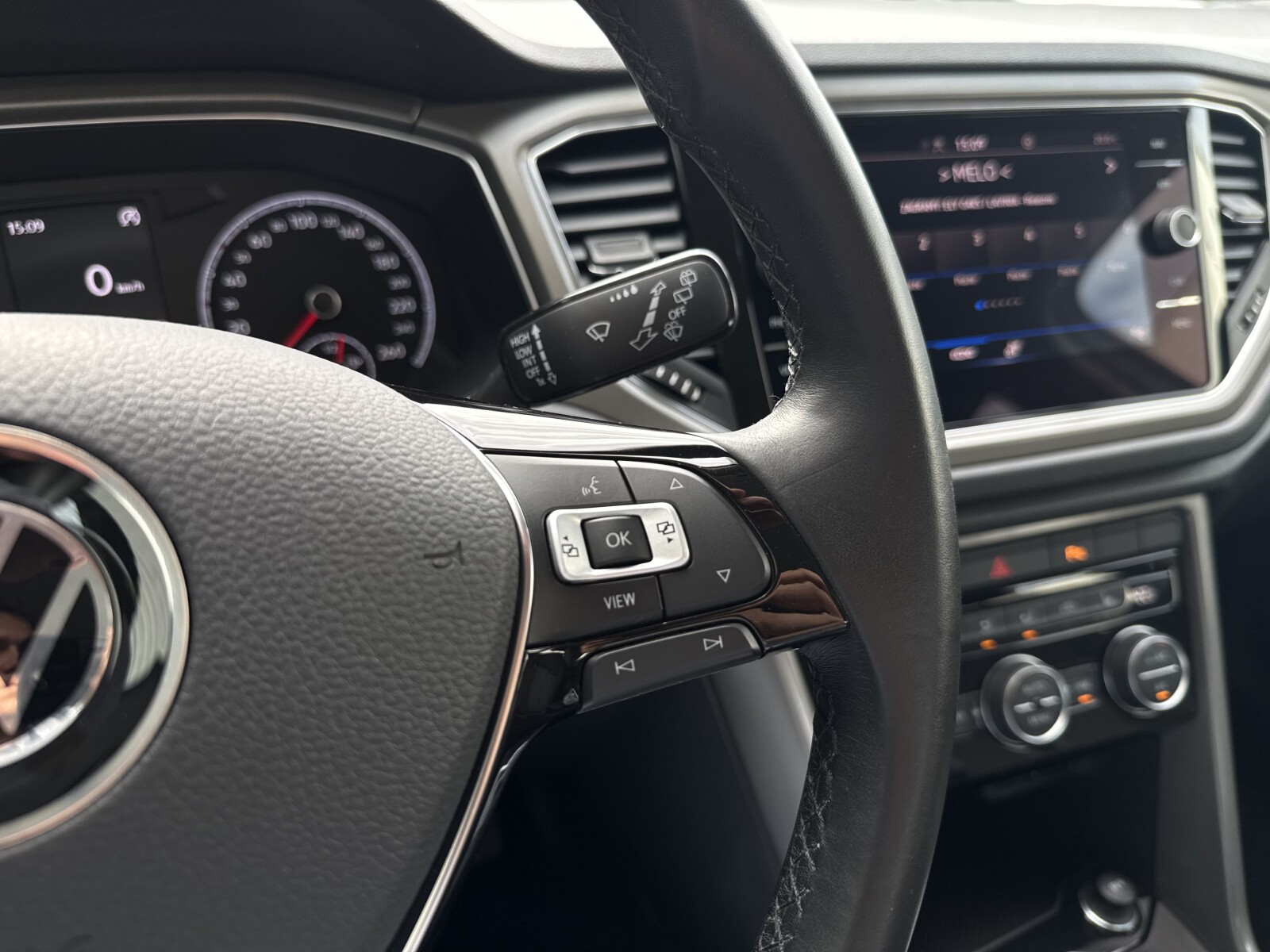 Volkswagen T-Roc - zdjęcie 18