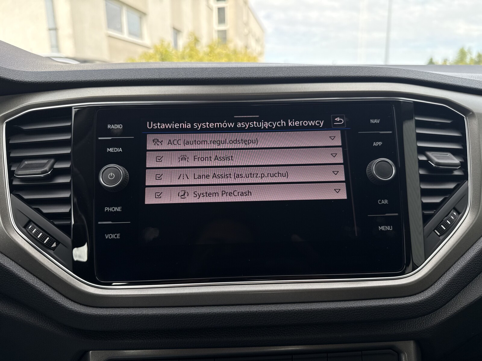 Volkswagen T-Roc - zdjęcie 24