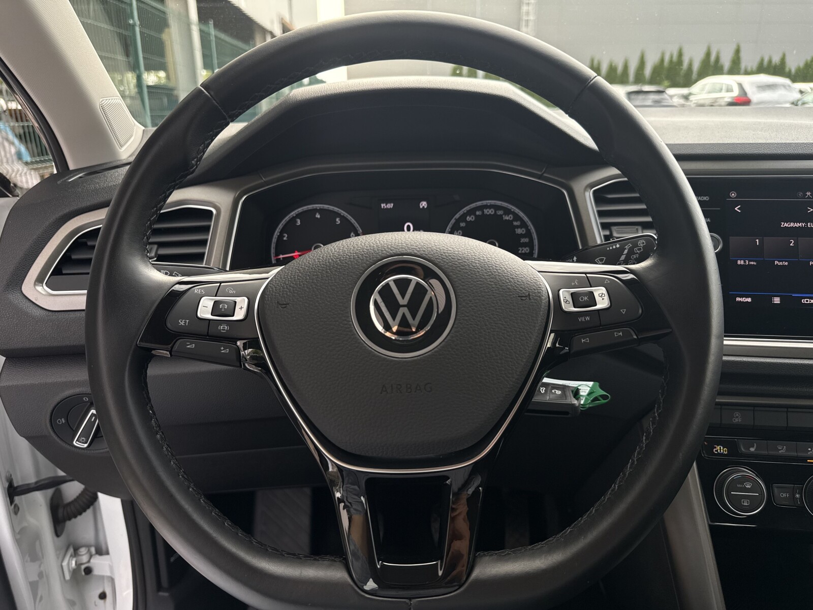 Volkswagen T-Roc - zdjęcie 16