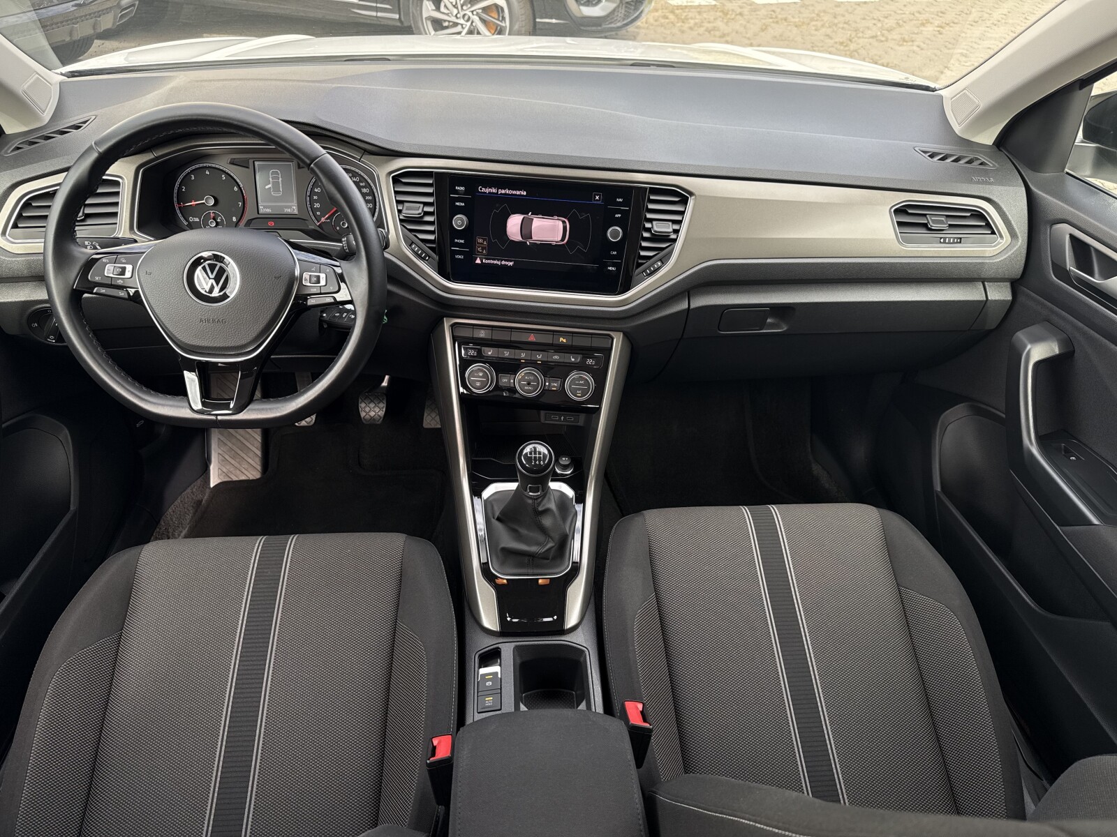 Volkswagen T-Roc - zdjęcie 15