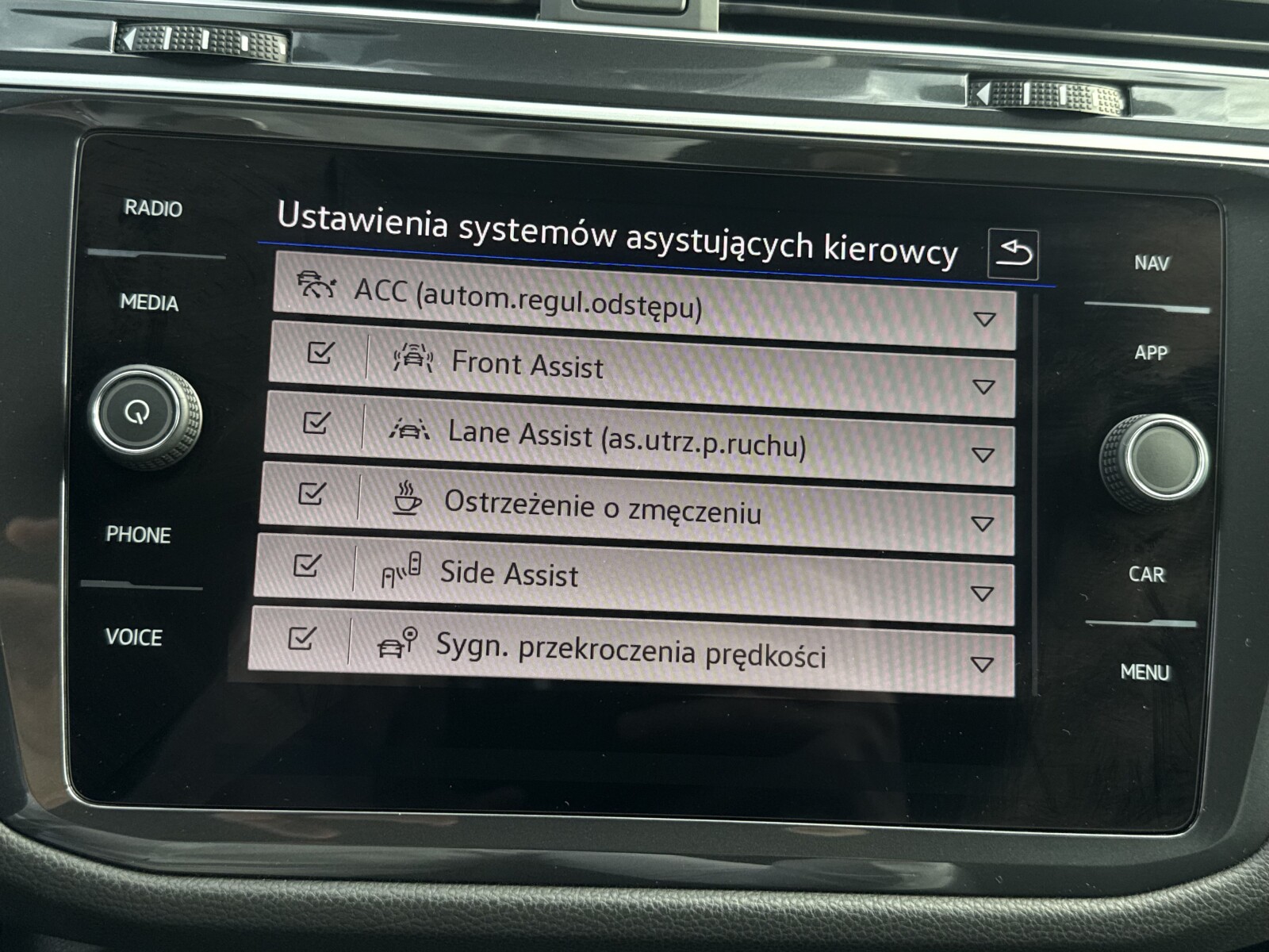Volkswagen Tiguan Allspace - zdjęcie 25
