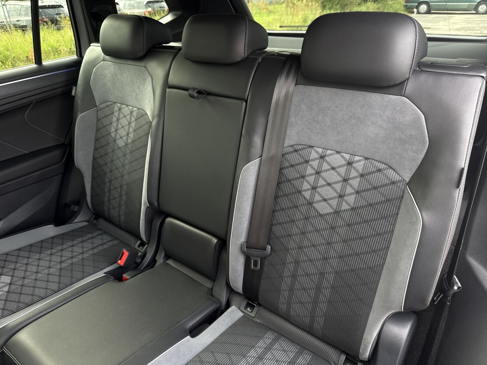 Volkswagen Tiguan Allspace - zdjęcie 32