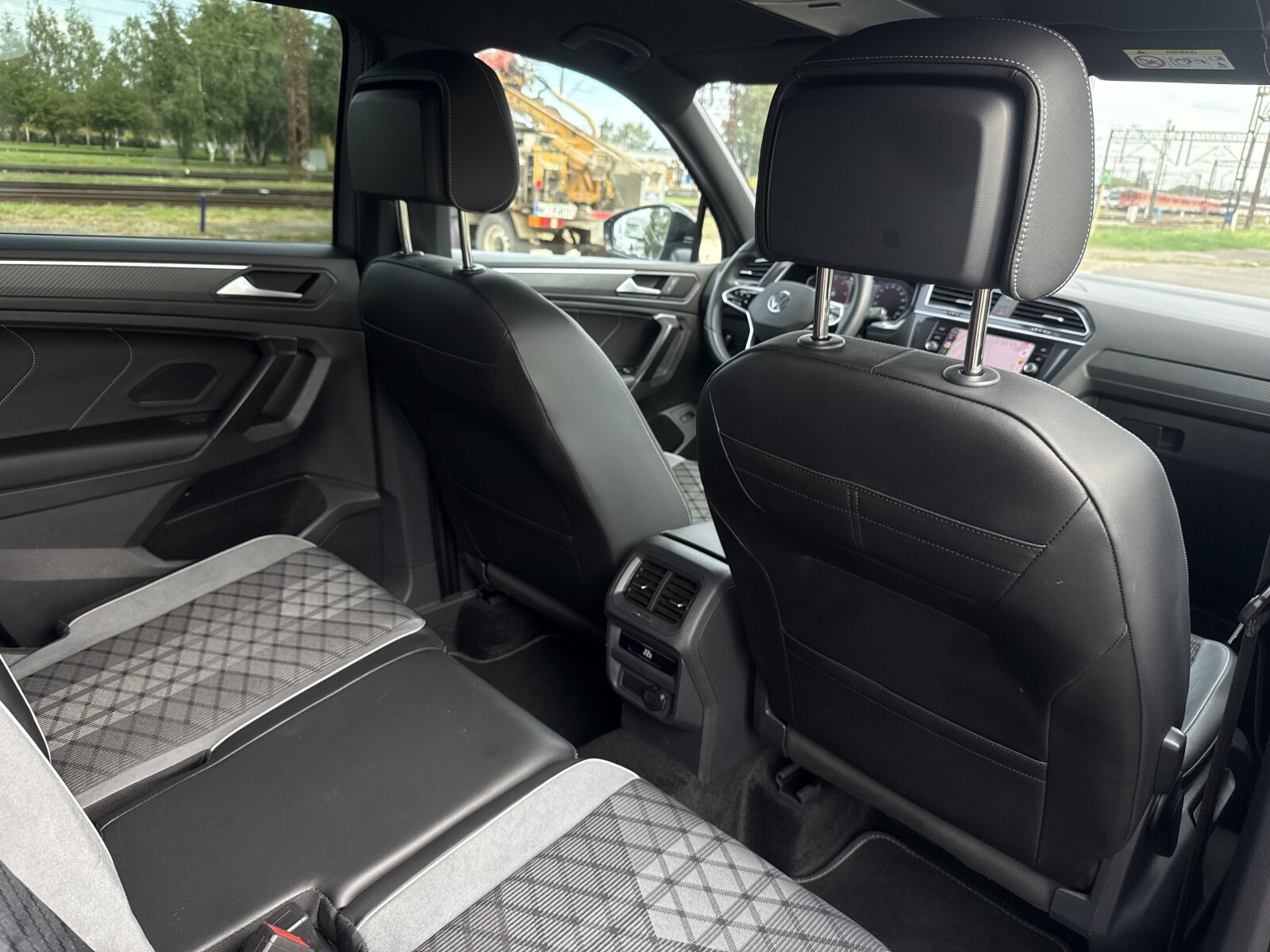 Volkswagen Tiguan Allspace - zdjęcie 29