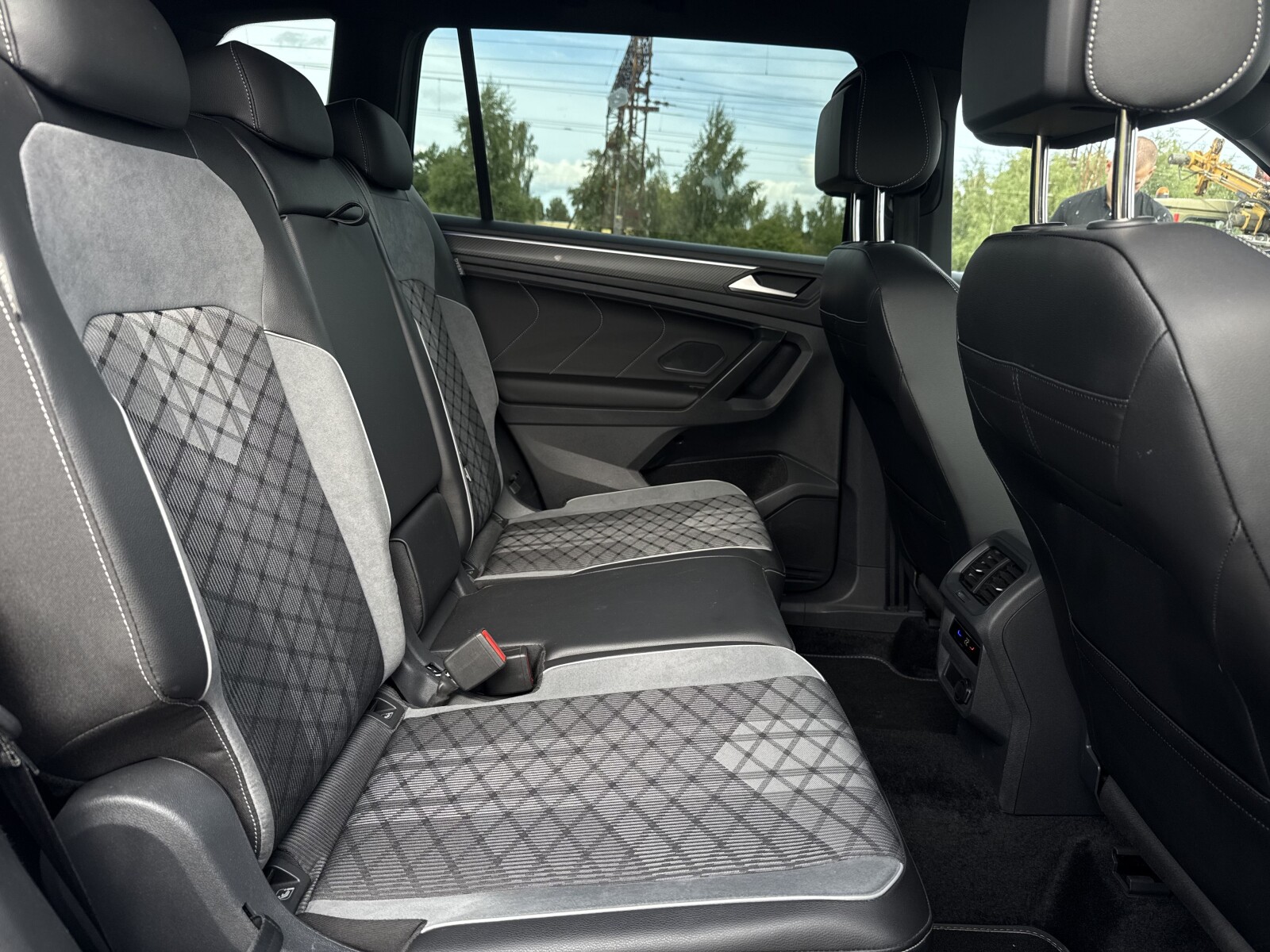 Volkswagen Tiguan Allspace - zdjęcie 27