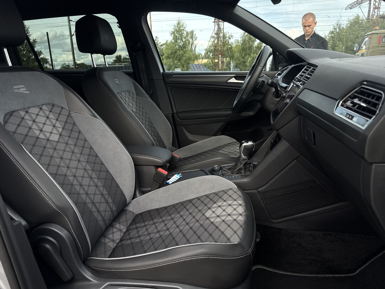 Volkswagen Tiguan Allspace - zdjęcie 12