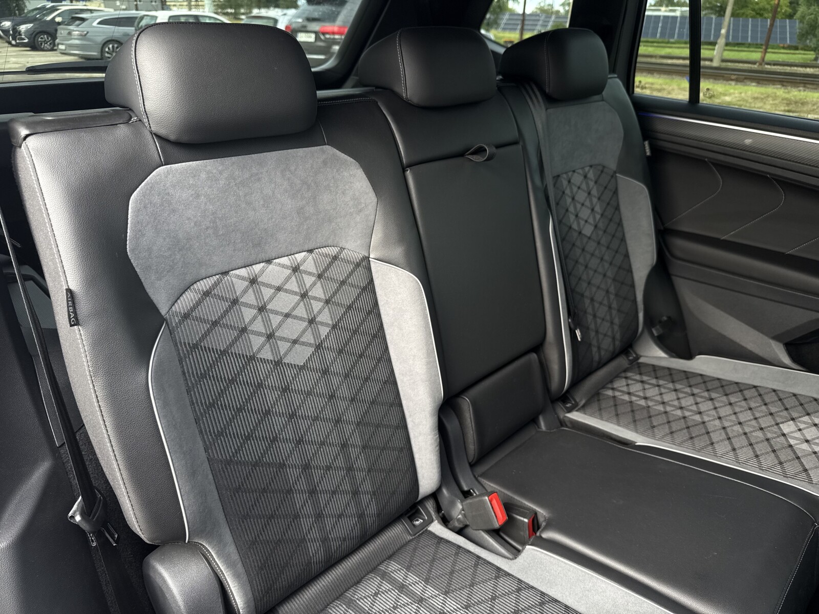 Volkswagen Tiguan Allspace - zdjęcie 28