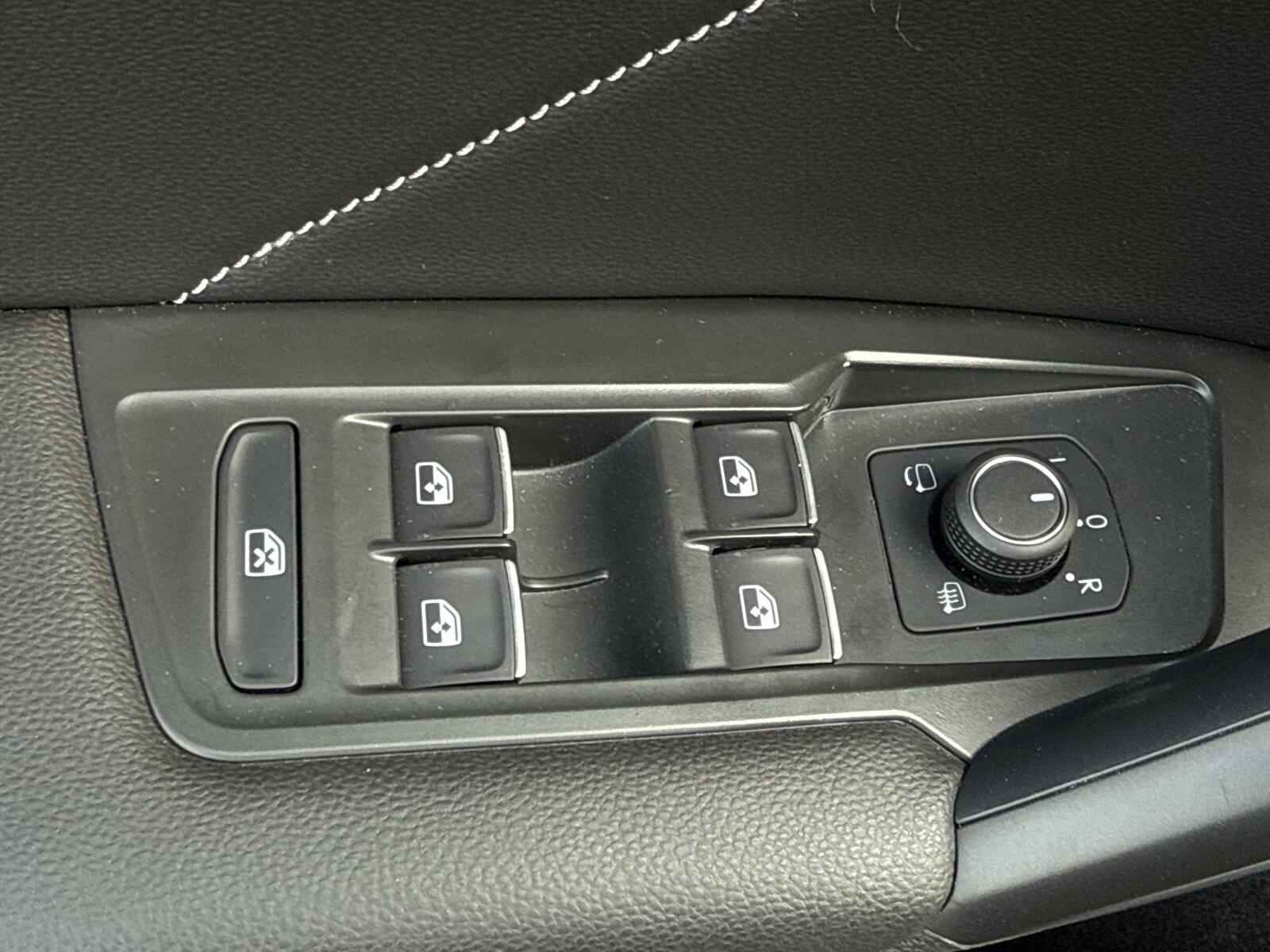 Volkswagen Tiguan Allspace - zdjęcie 18
