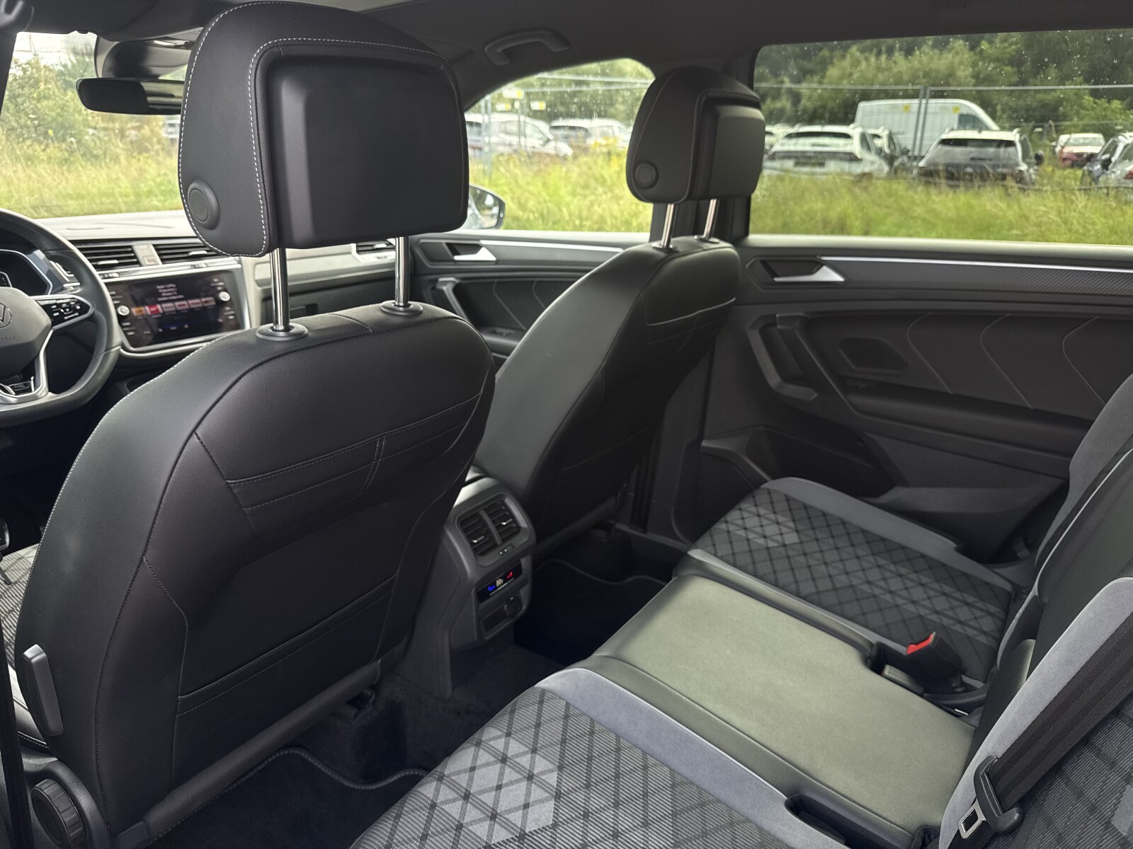 Volkswagen Tiguan Allspace - zdjęcie 31