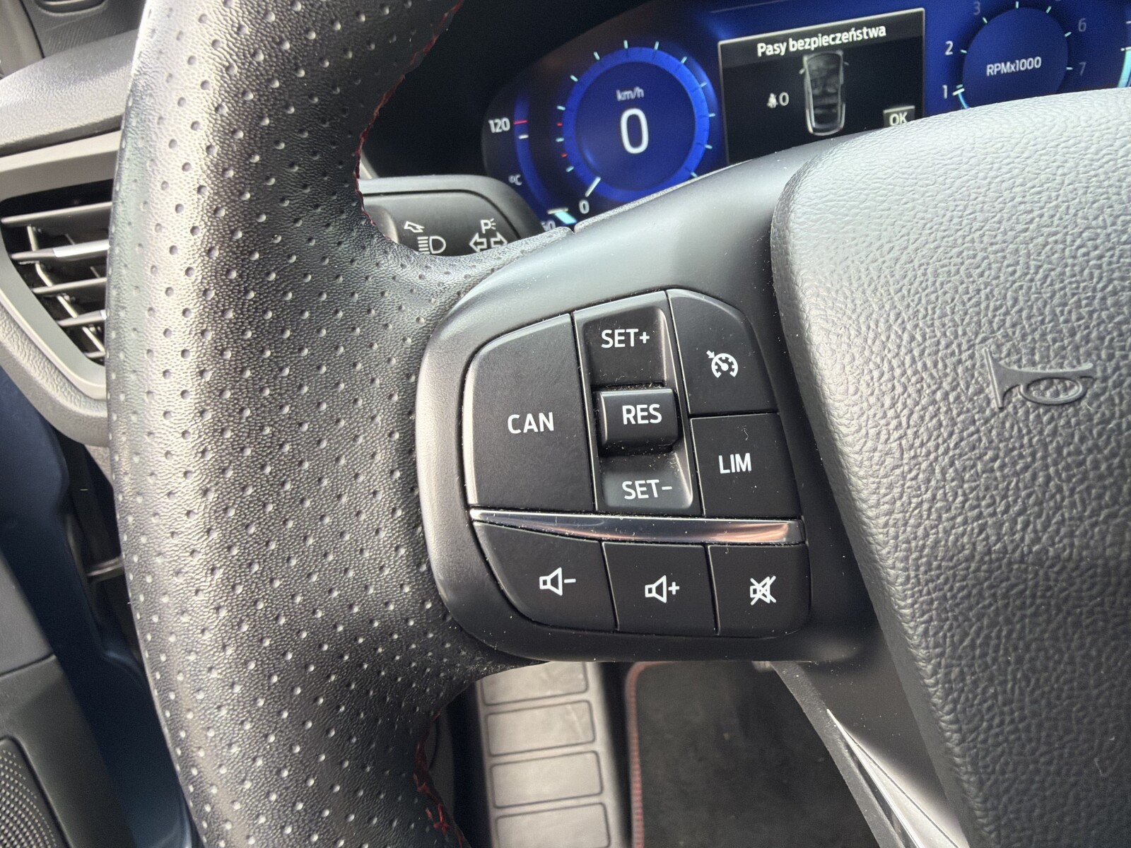 Ford Focus - zdjęcie 21