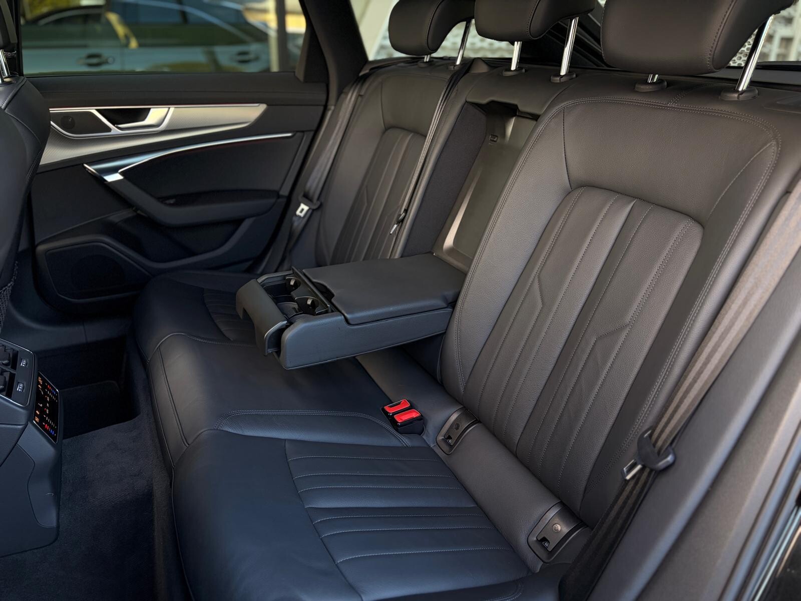 Audi A6 Avant - zdjęcie 19