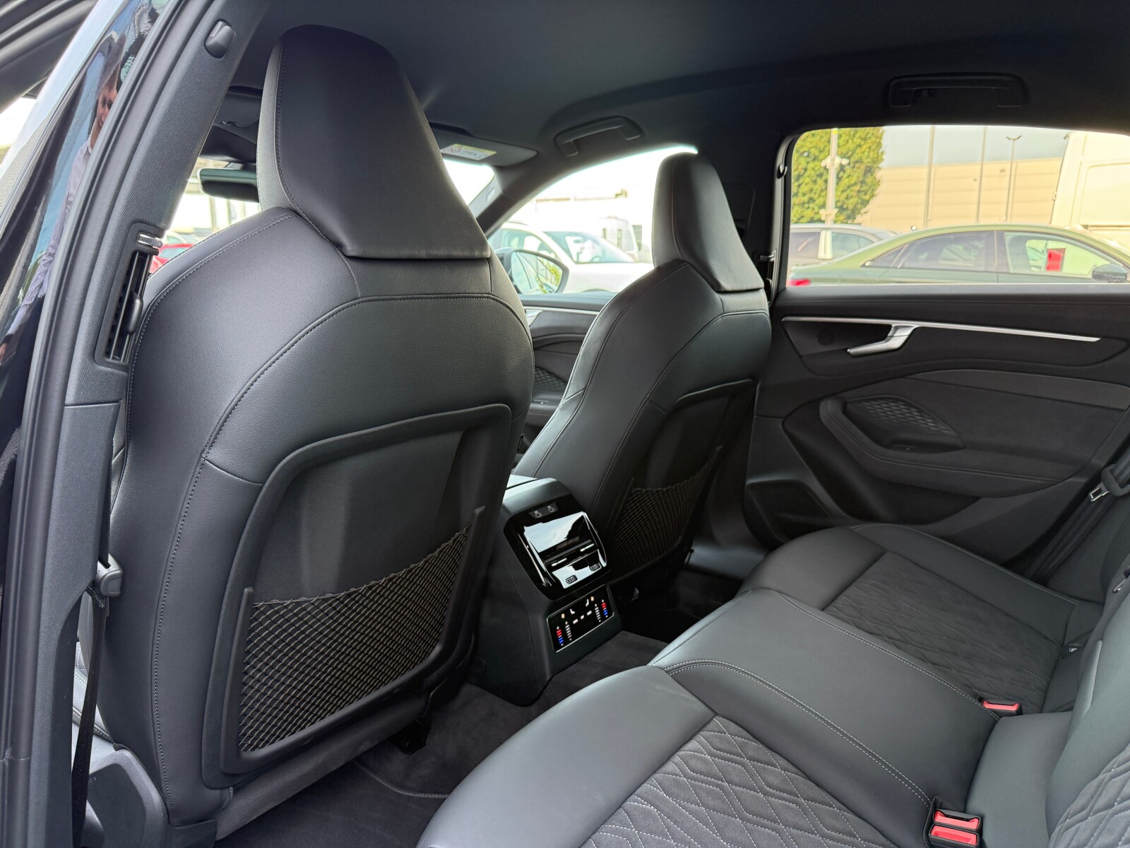 Audi A6 Limousine - zdjęcie 12
