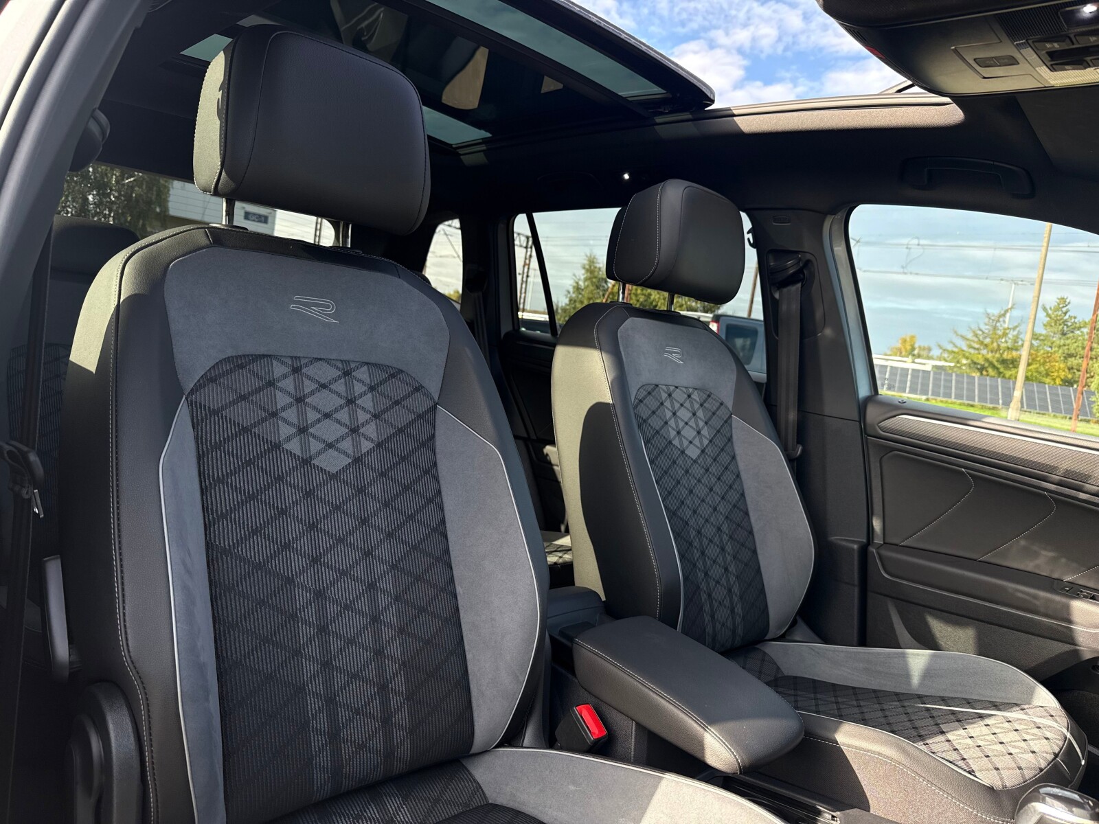 Volkswagen Tiguan Allspace - zdjęcie 13