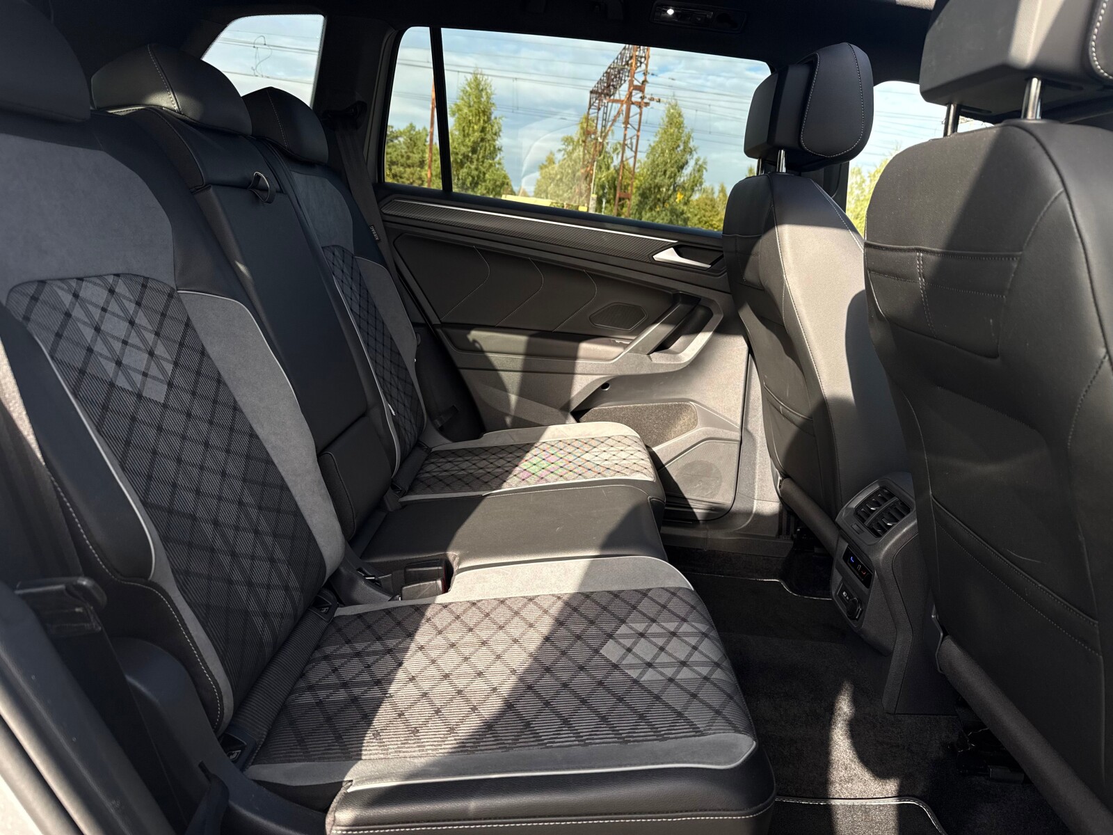 Volkswagen Tiguan Allspace - zdjęcie 34