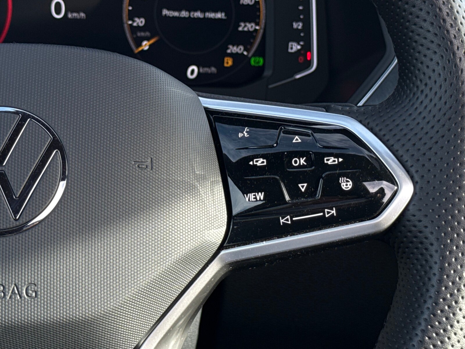 Volkswagen Tiguan Allspace - zdjęcie 16