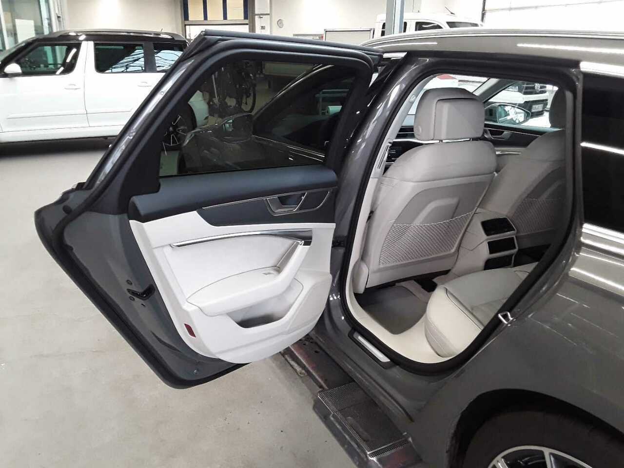 Audi A6 Avant - zdjęcie 8