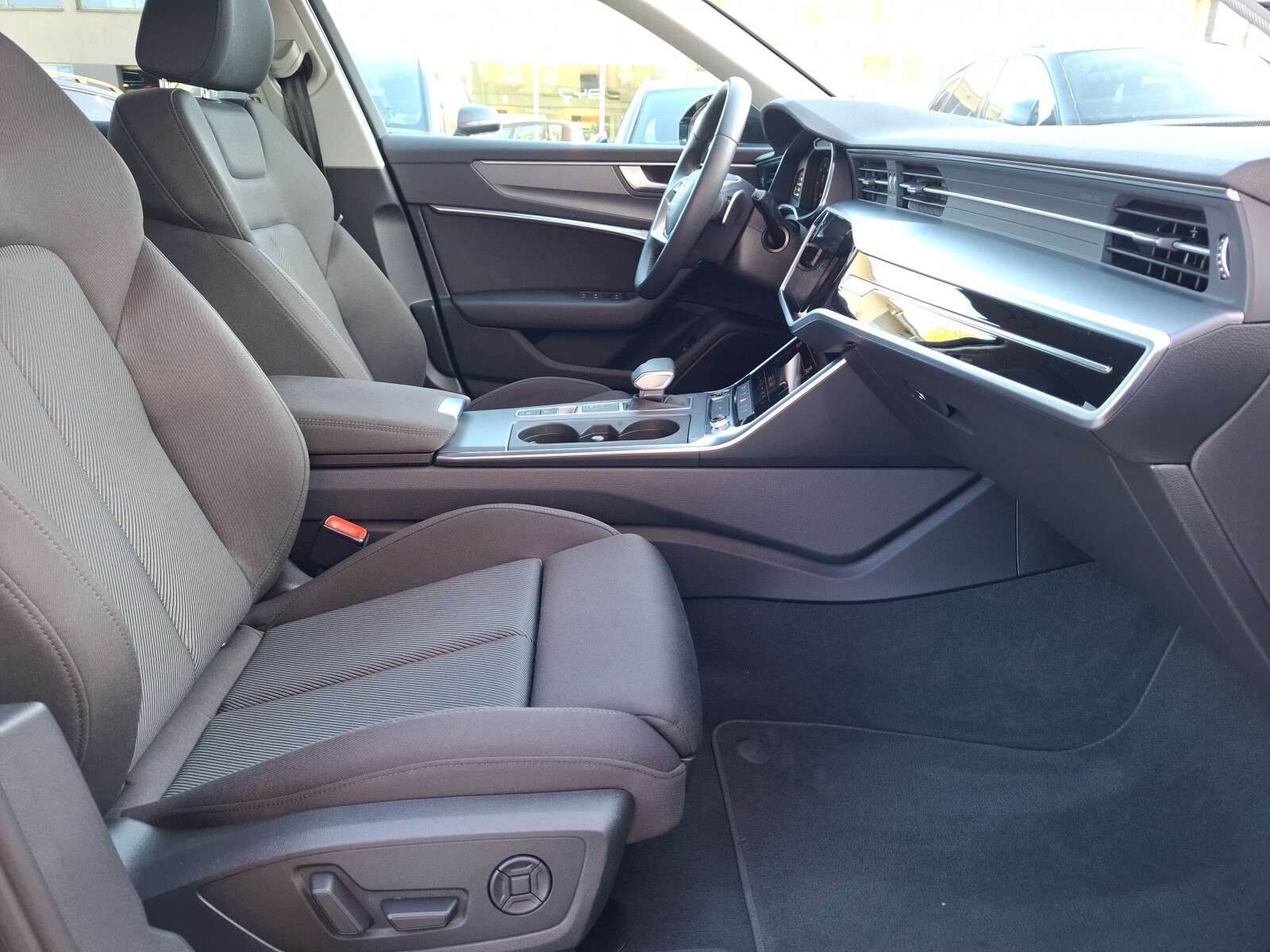 Audi A6 Avant - zdjęcie 19