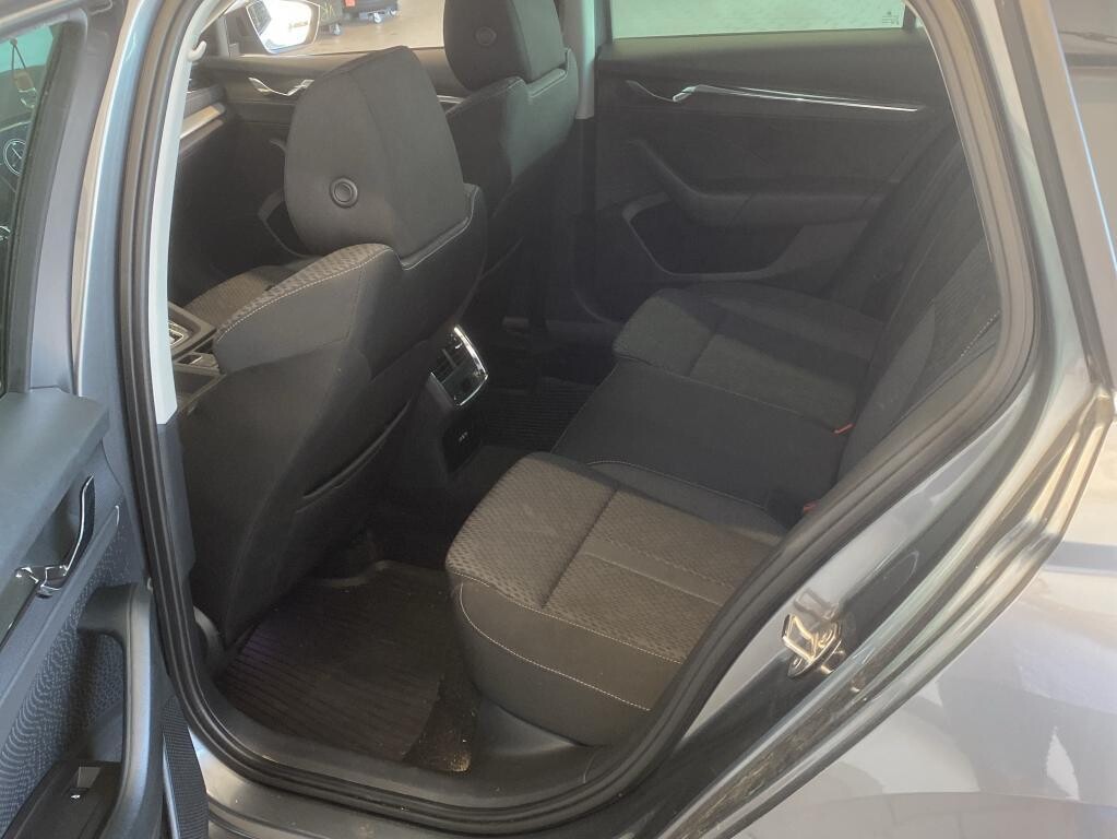 Škoda Octavia Combi - zdjęcie 6
