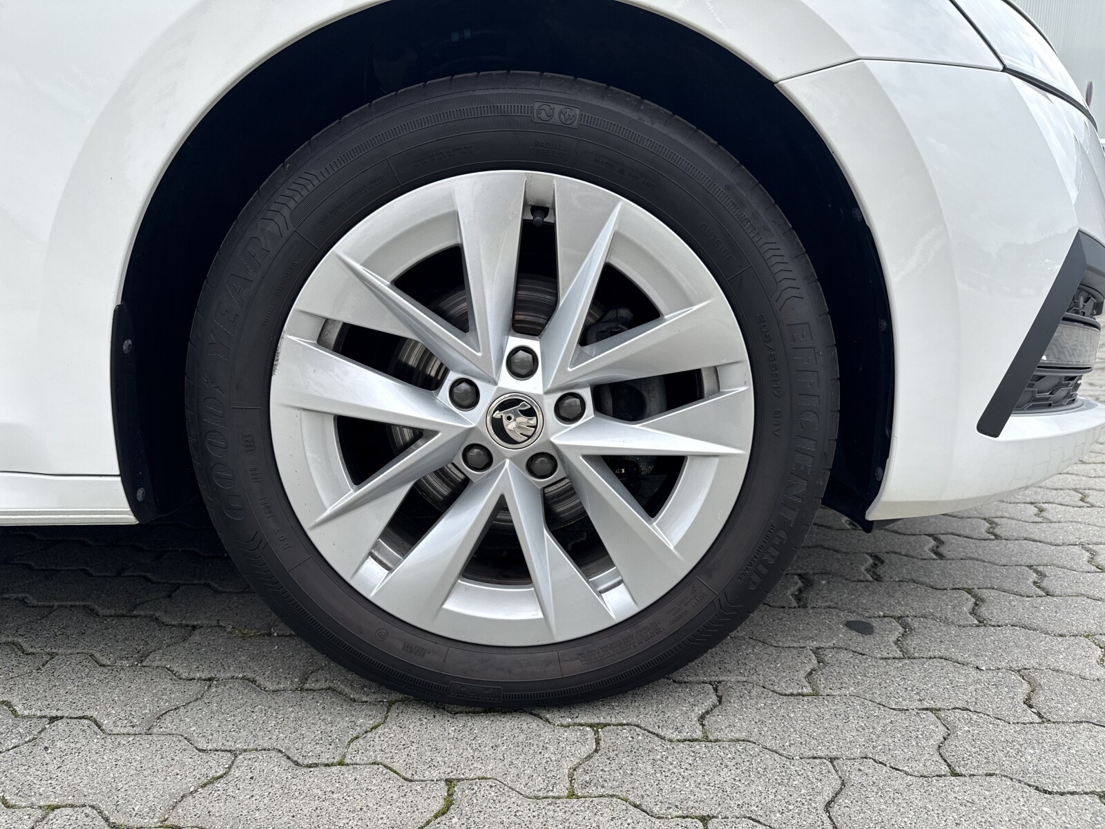 Škoda Octavia Combi - zdjęcie 37