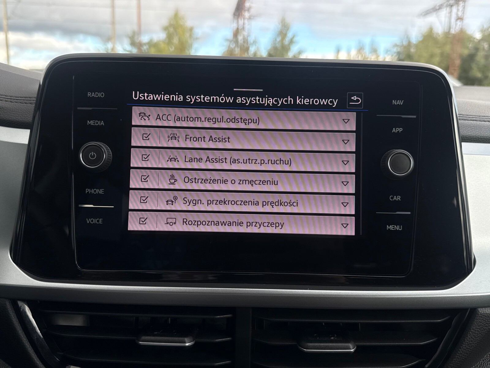 Volkswagen T-Roc - zdjęcie 25