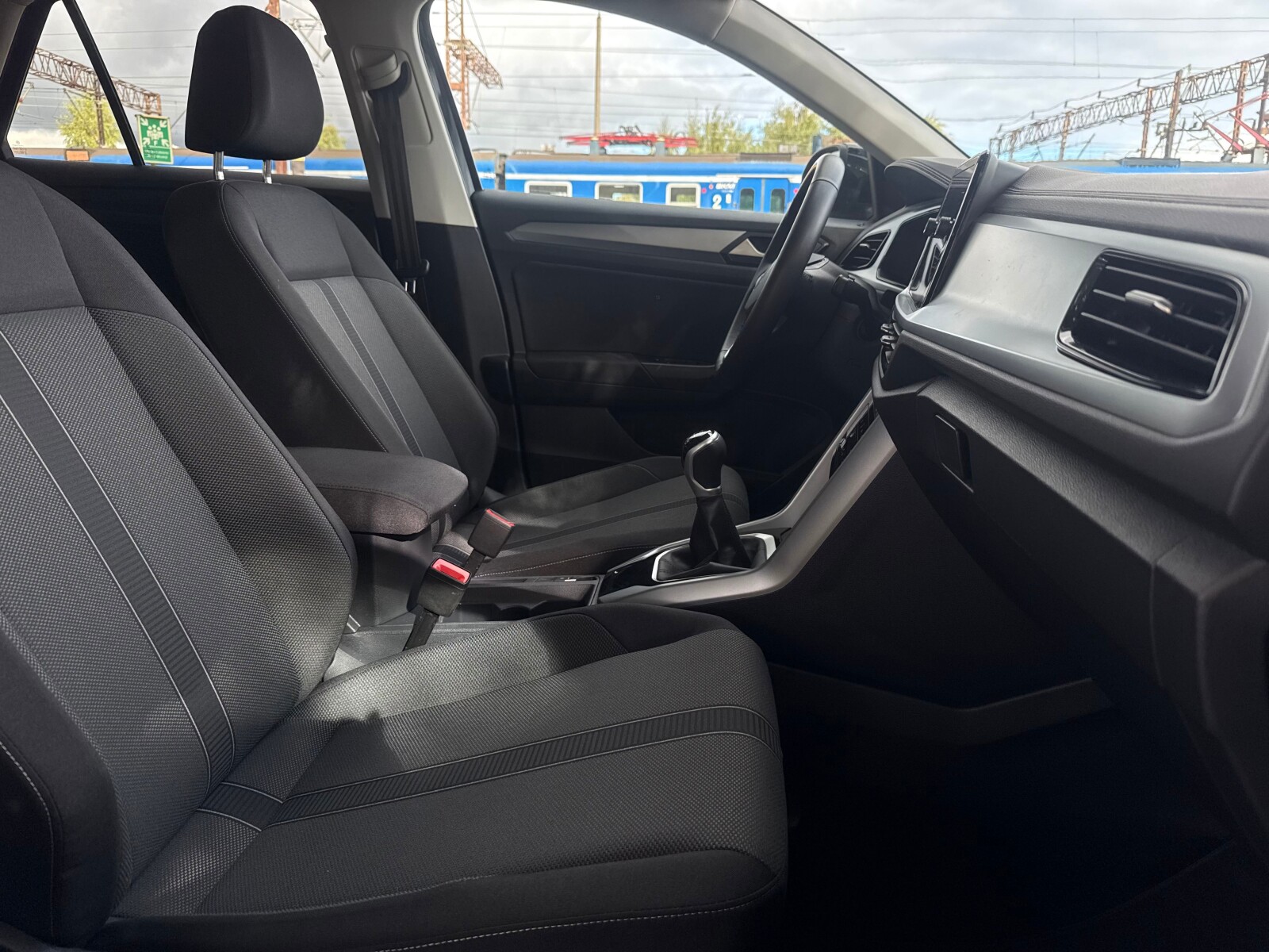 Volkswagen T-Roc - zdjęcie 12