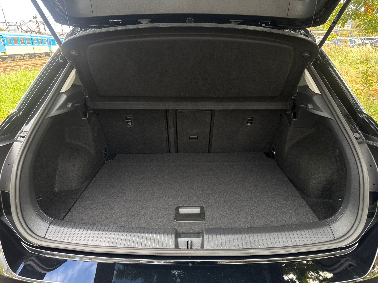 Volkswagen T-Roc - zdjęcie 34