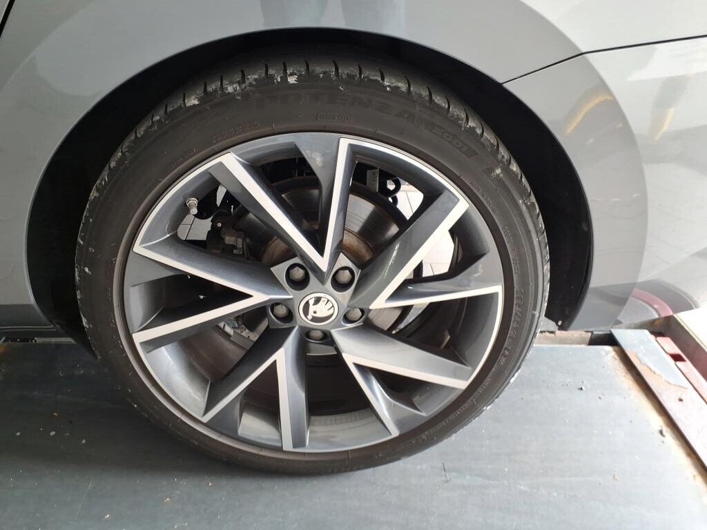 Škoda Superb Combi - zdjęcie 7