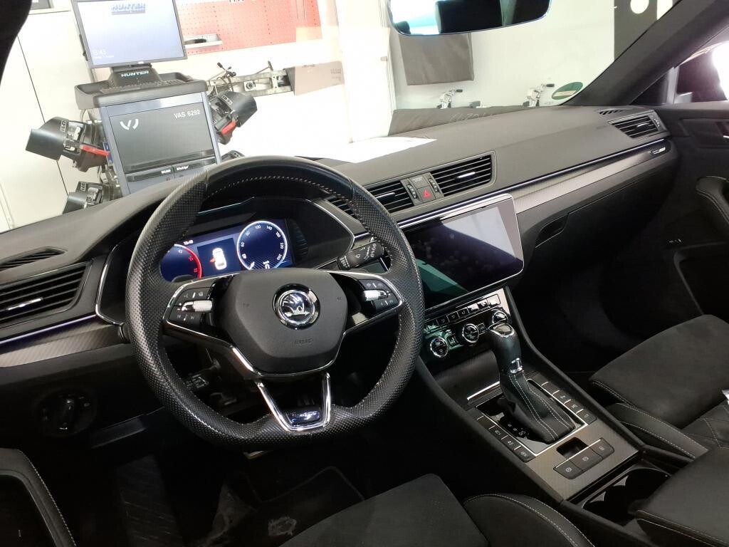 Škoda Superb Combi - zdjęcie 4