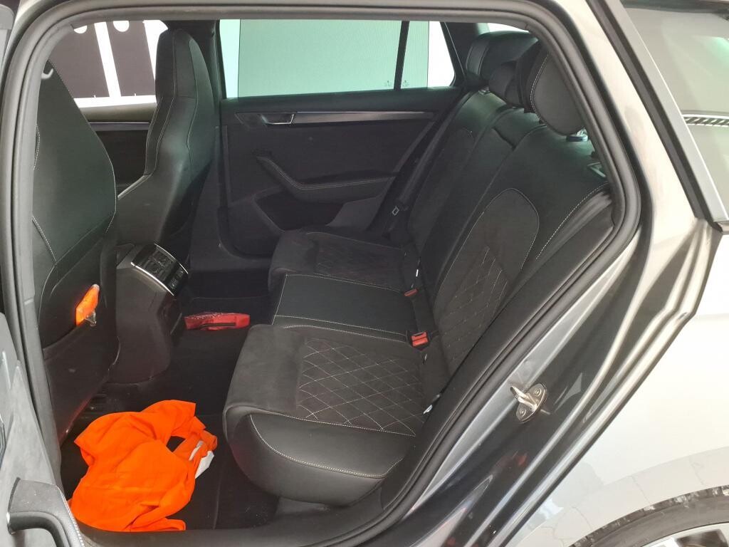 Škoda Superb Combi - zdjęcie 6