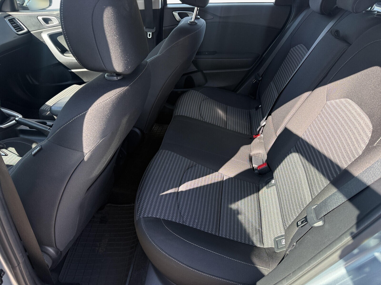 Kia Ceed - zdjęcie 14