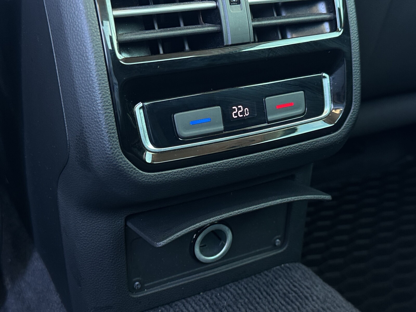Volkswagen Passat - zdjęcie 30