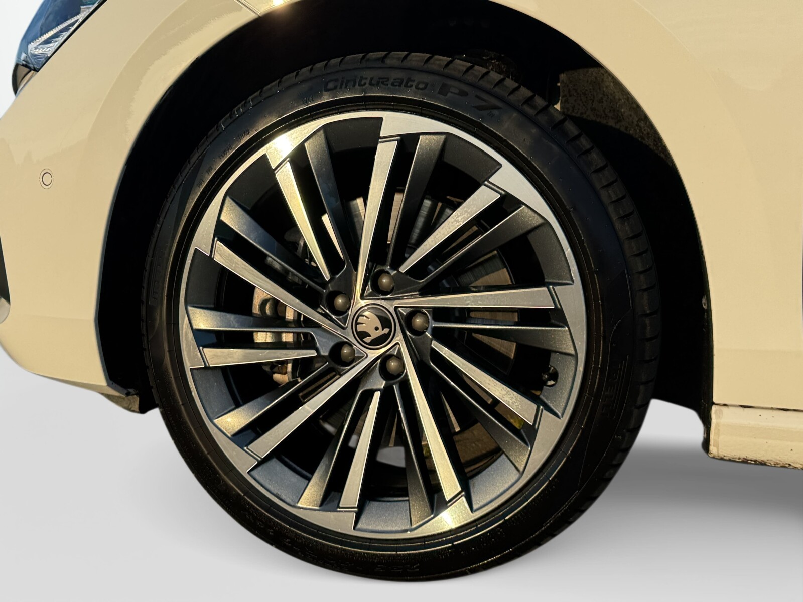 Škoda Superb Combi - zdjęcie 37