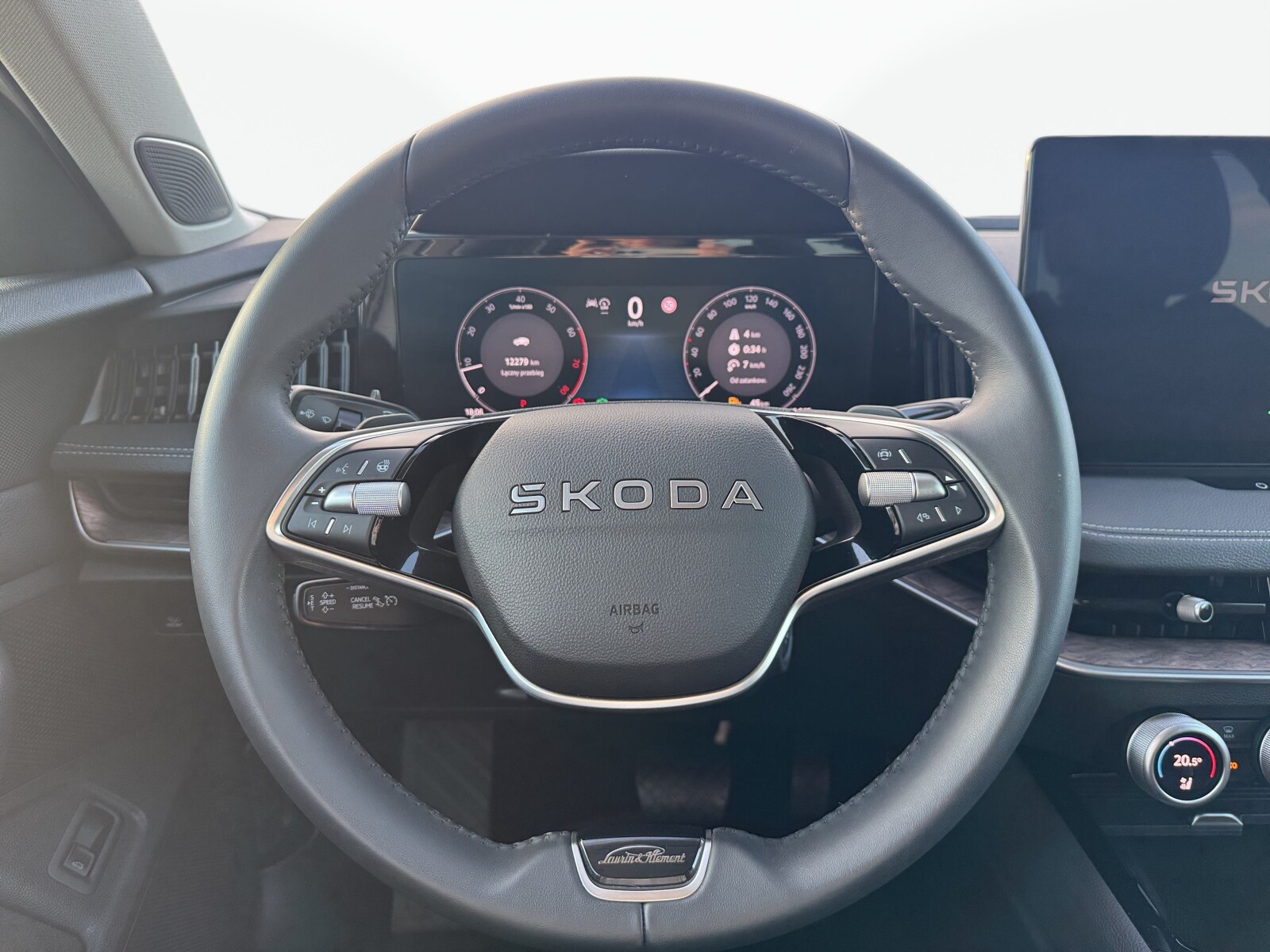 Škoda Superb Combi - zdjęcie 11