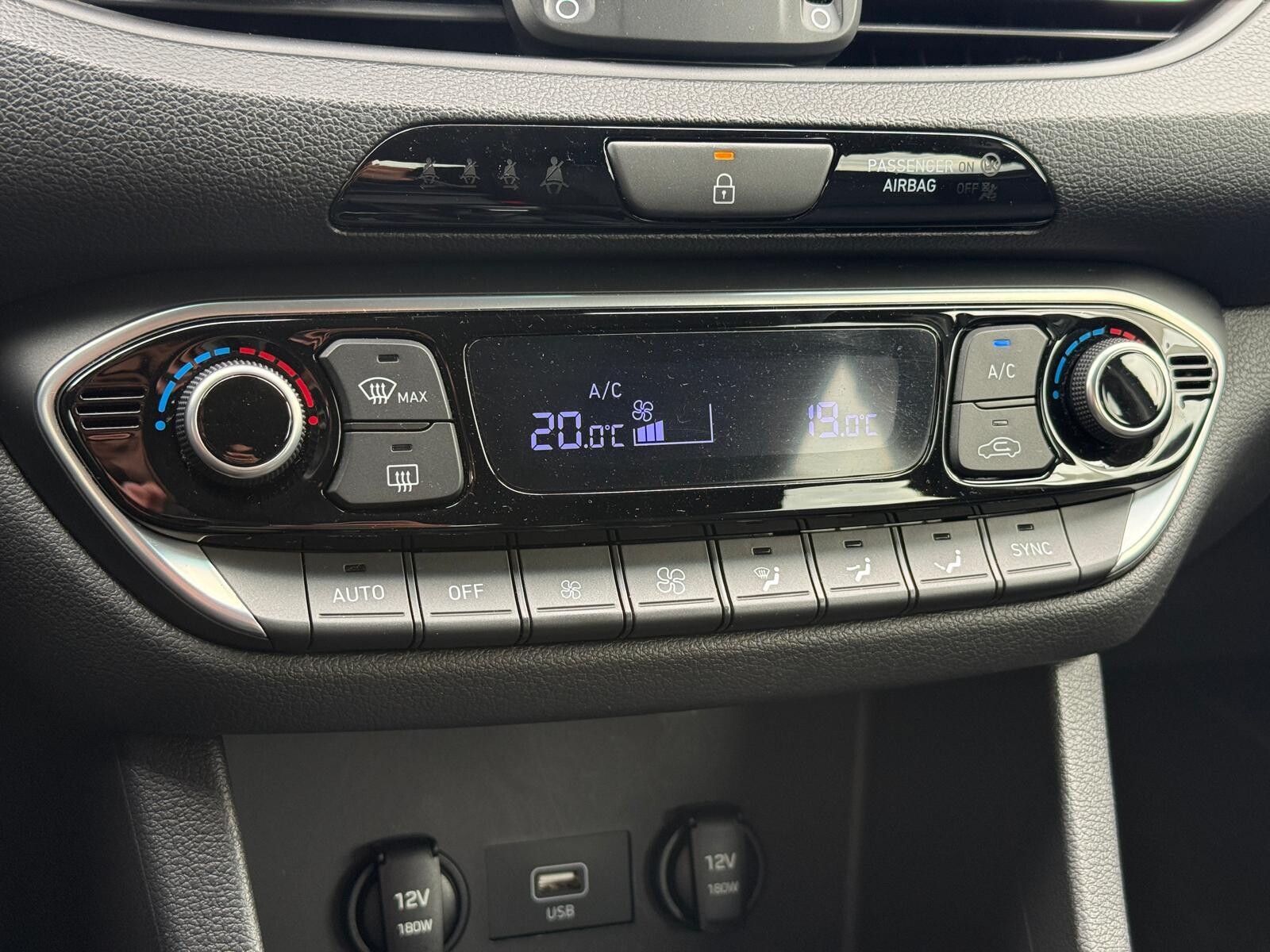 Hyundai i30 - zdjęcie 21