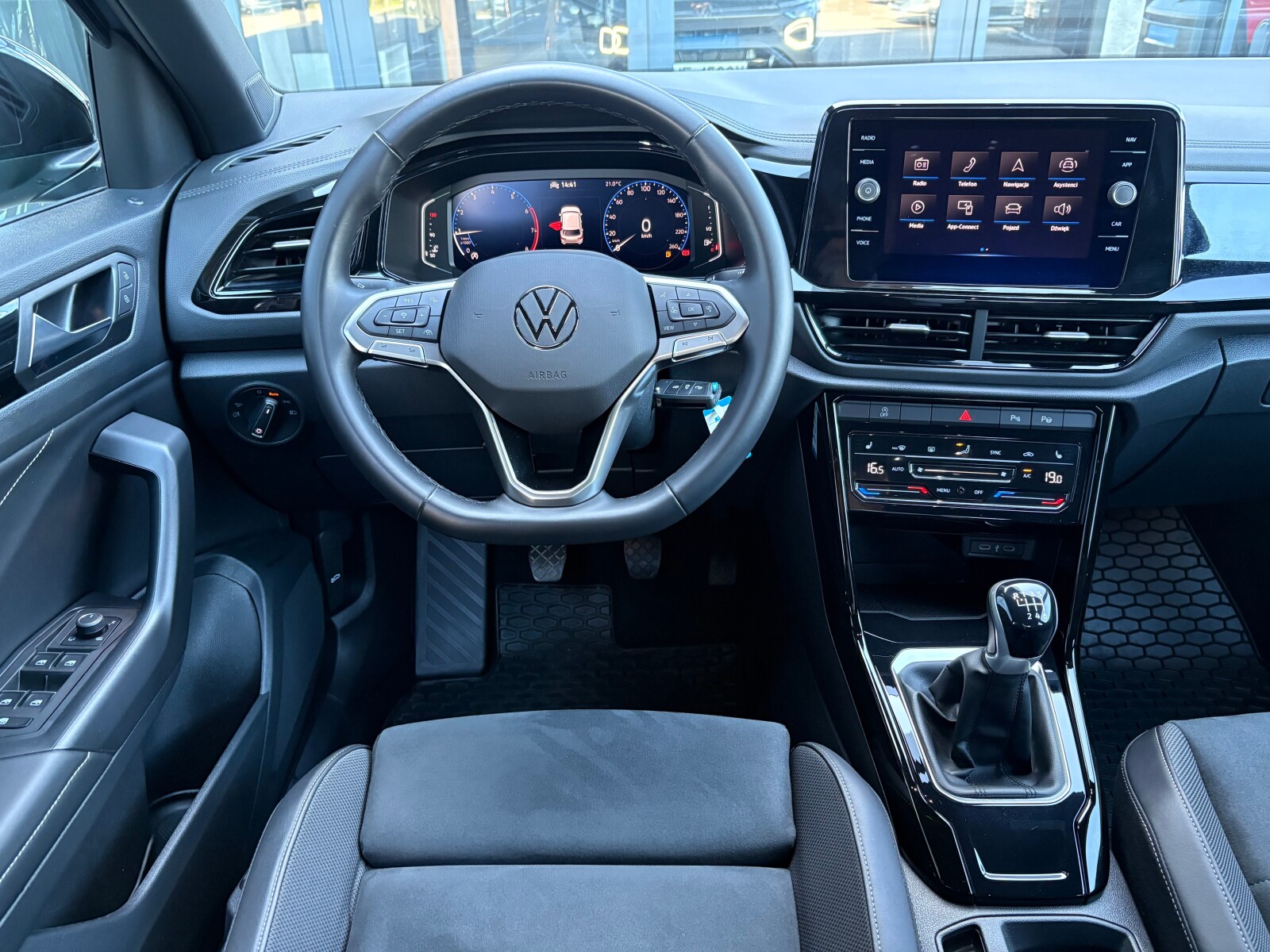 Volkswagen T-Roc - zdjęcie 10