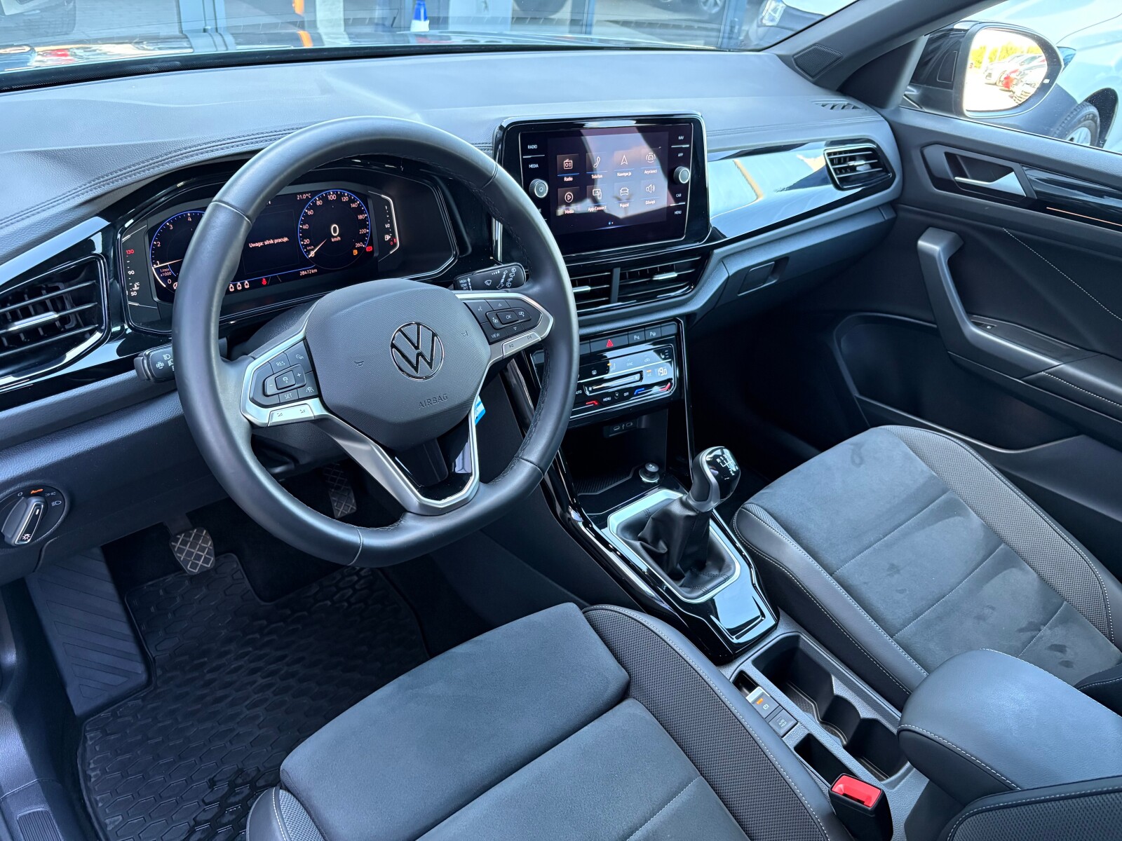 Volkswagen T-Roc - zdjęcie 11