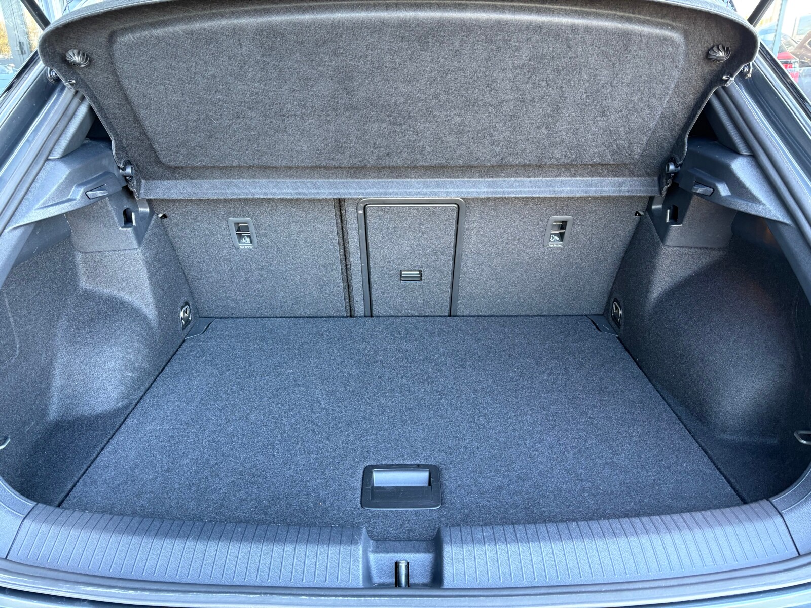 Volkswagen T-Roc - zdjęcie 18