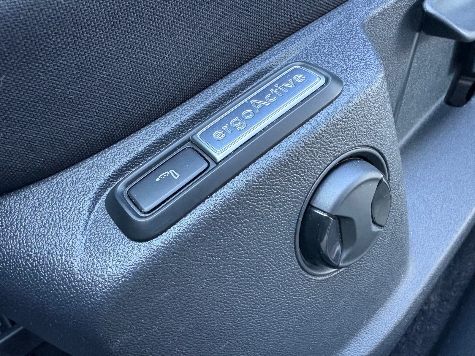Volkswagen T-Roc - zdjęcie 22