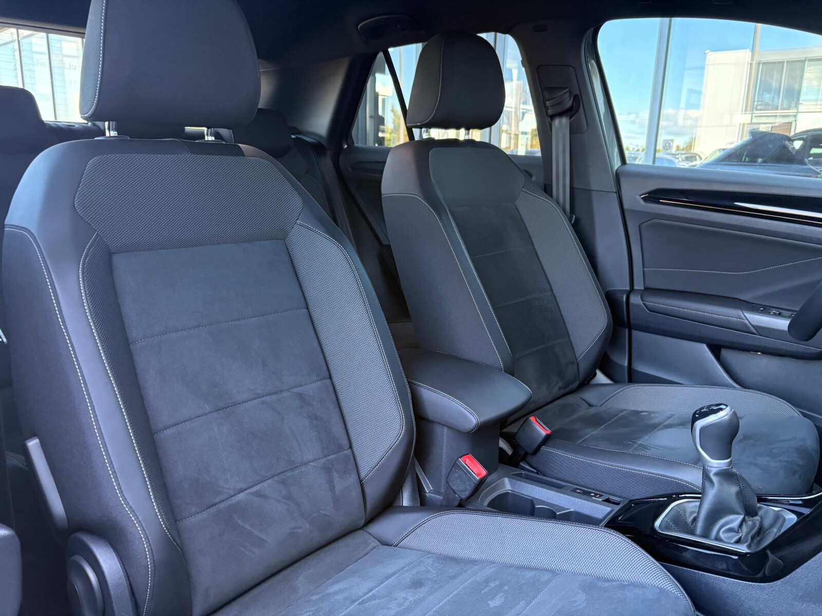Volkswagen T-Roc - zdjęcie 17