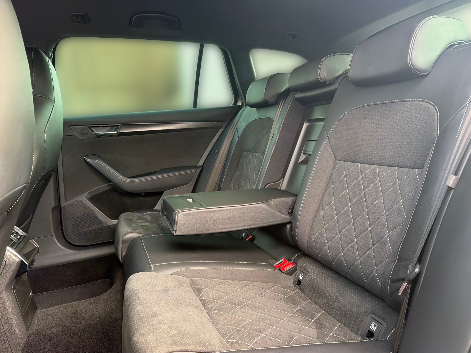Škoda Superb Combi - zdjęcie 14