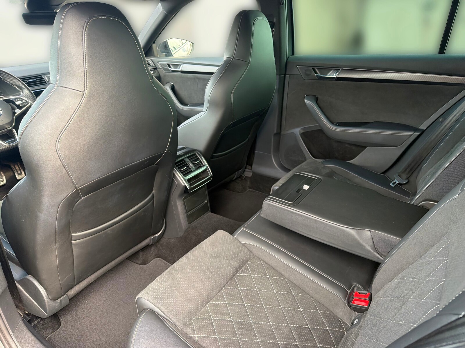 Škoda Superb Combi - zdjęcie 13