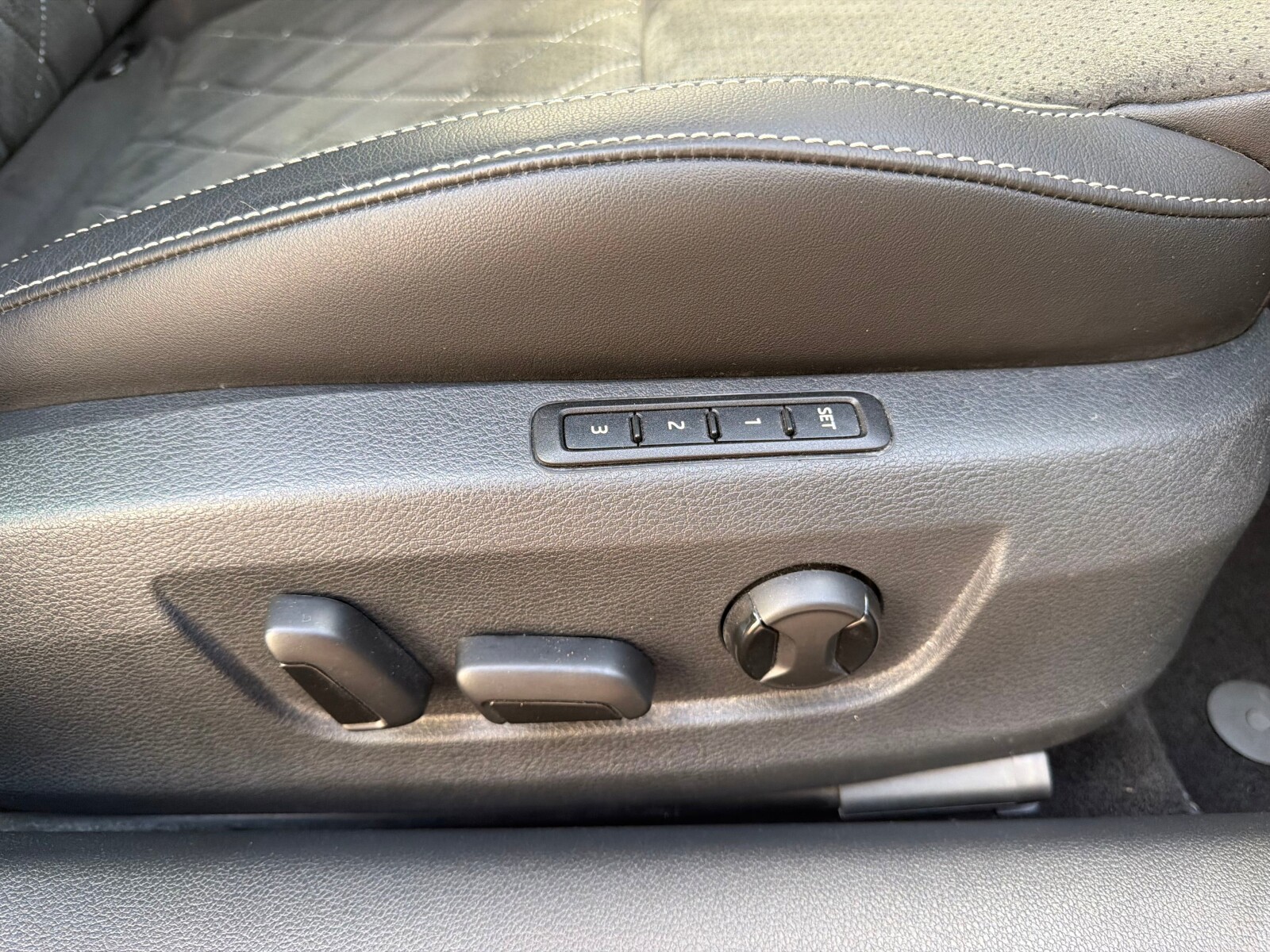 Škoda Superb Combi - zdjęcie 19