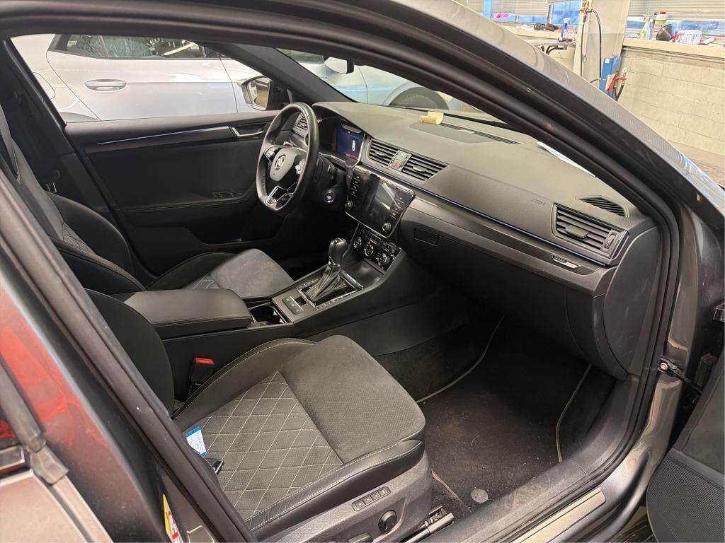 Škoda Superb Combi - zdjęcie 6