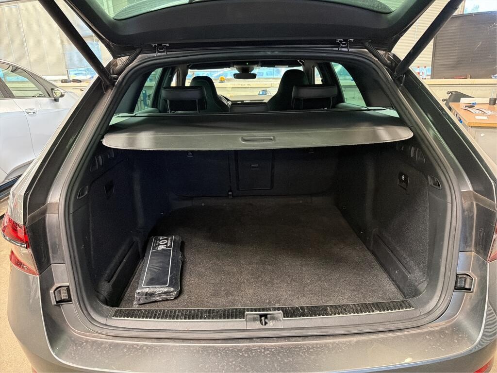 Škoda Superb Combi - zdjęcie 8