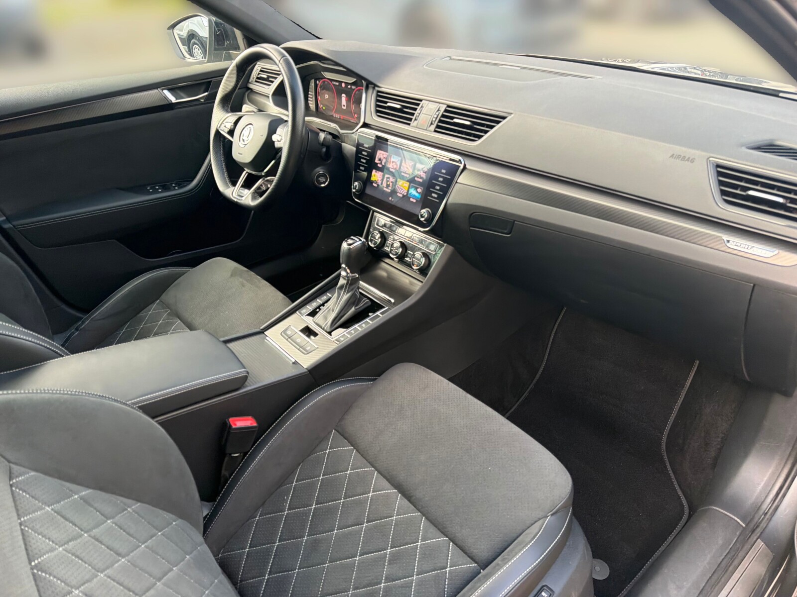 Škoda Superb Combi - zdjęcie 17