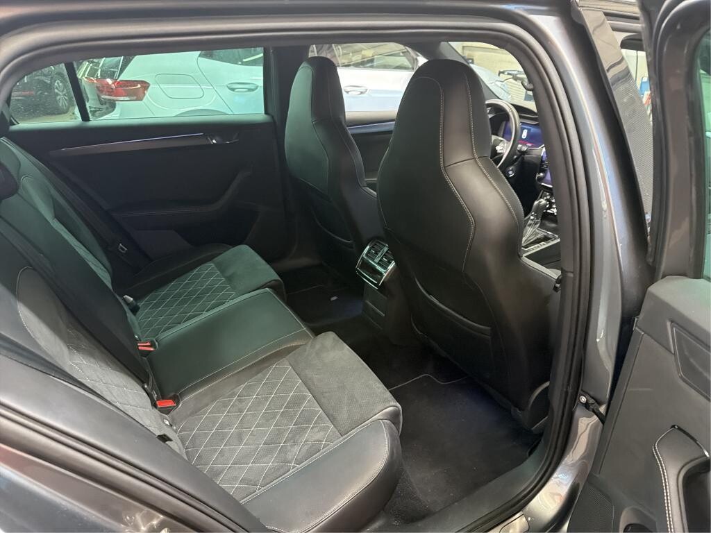 Škoda Superb Combi - zdjęcie 7