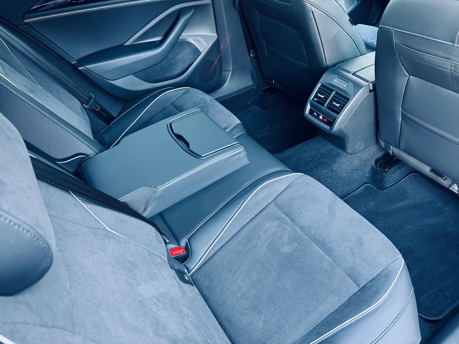 Volkswagen Passat - zdjęcie 16