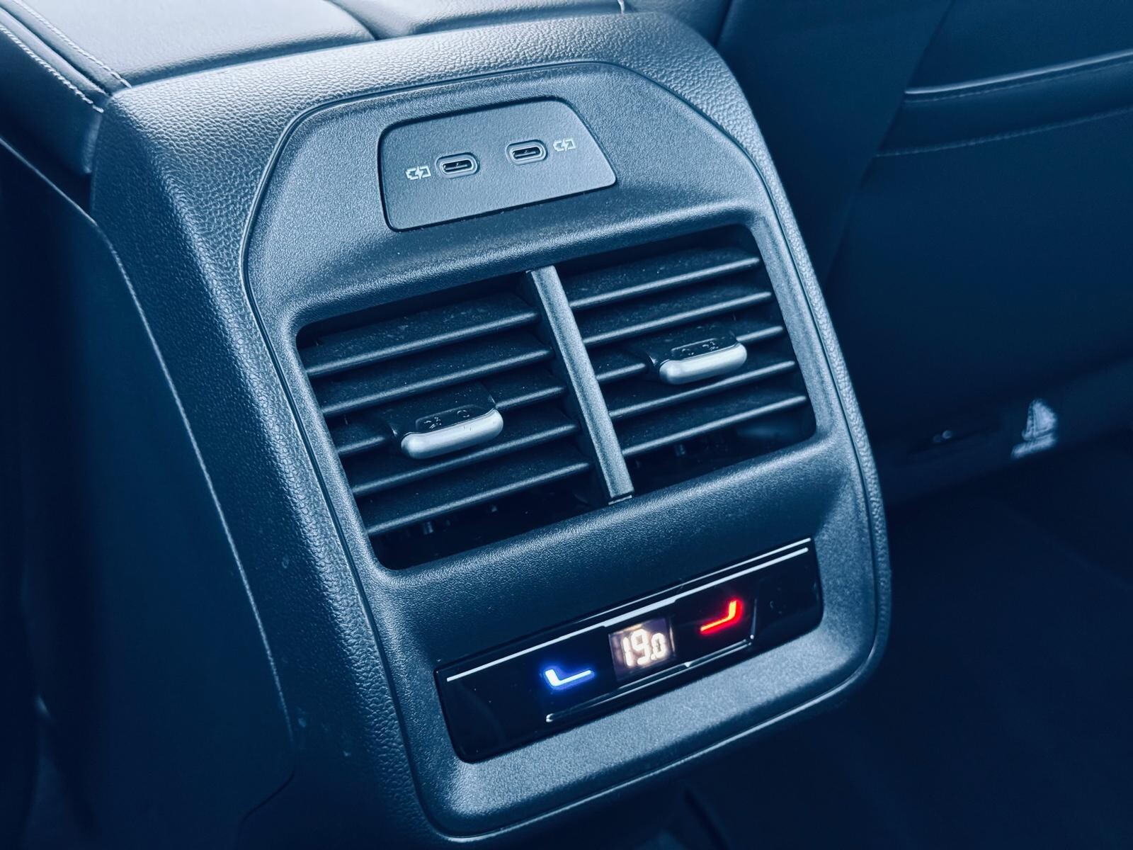 Volkswagen Passat - zdjęcie 32