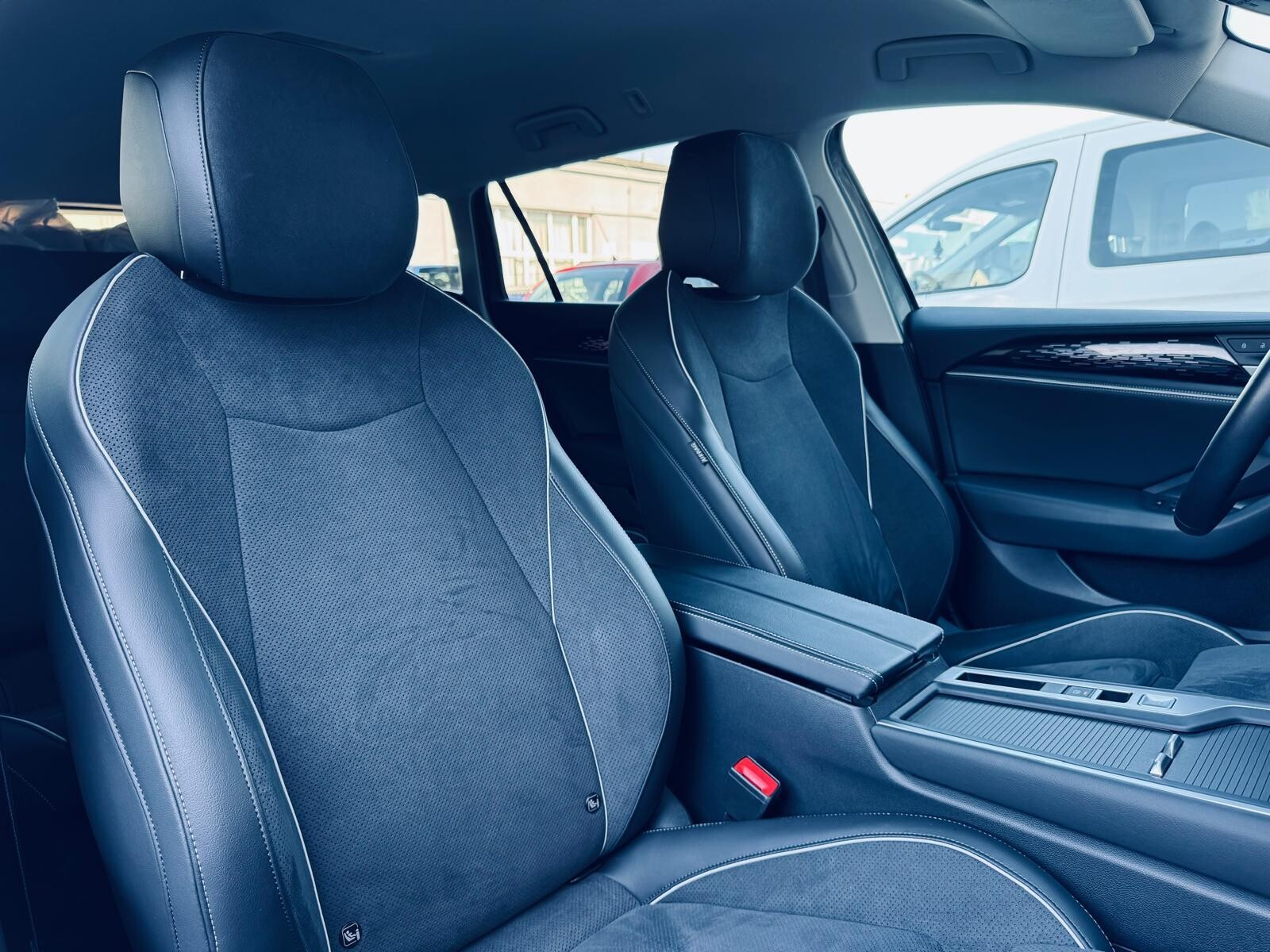Volkswagen Passat - zdjęcie 13