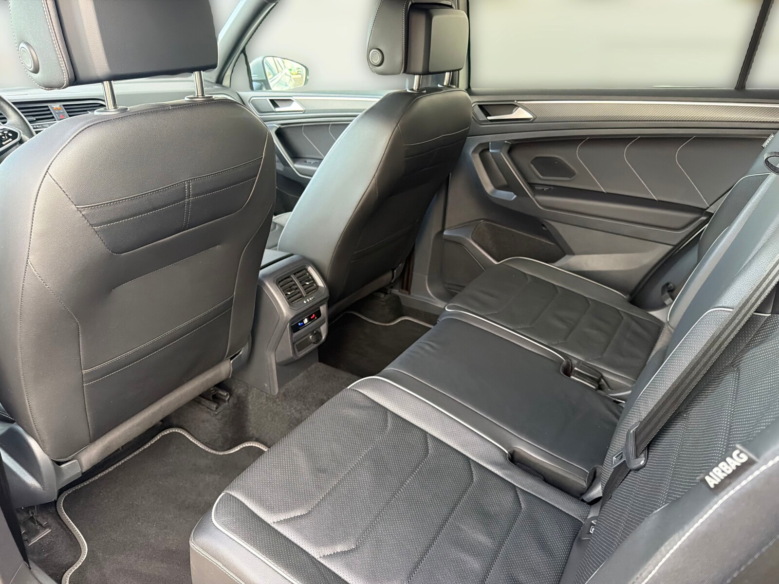 Volkswagen Tiguan Allspace - zdjęcie 13