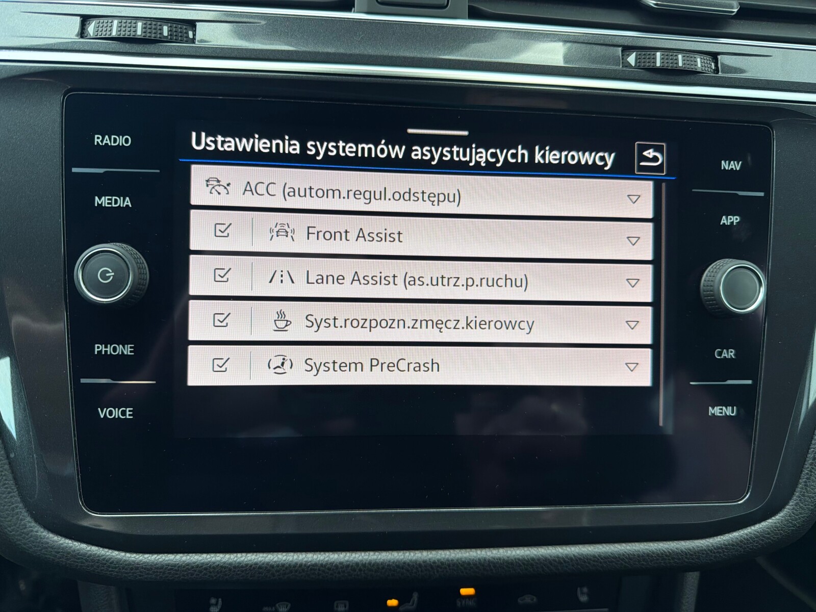 Volkswagen Tiguan Allspace - zdjęcie 31